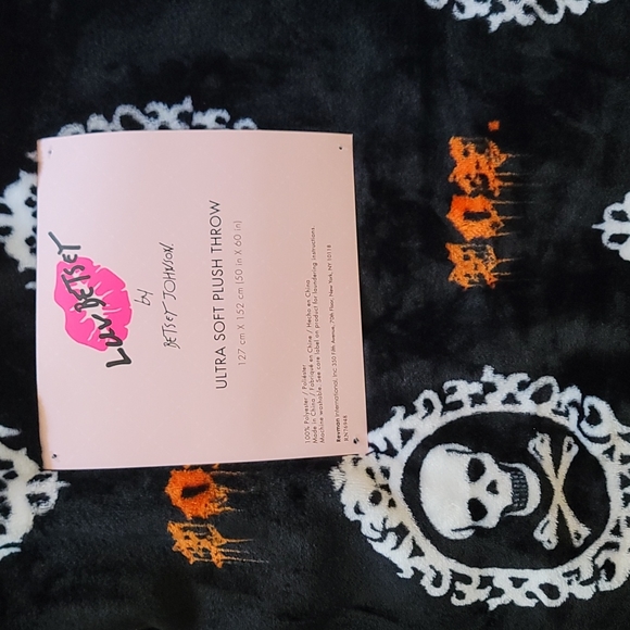 Luv Betsey Johnson Halloween Skull Throw Blanket Orange Black - Picture 2 of 5